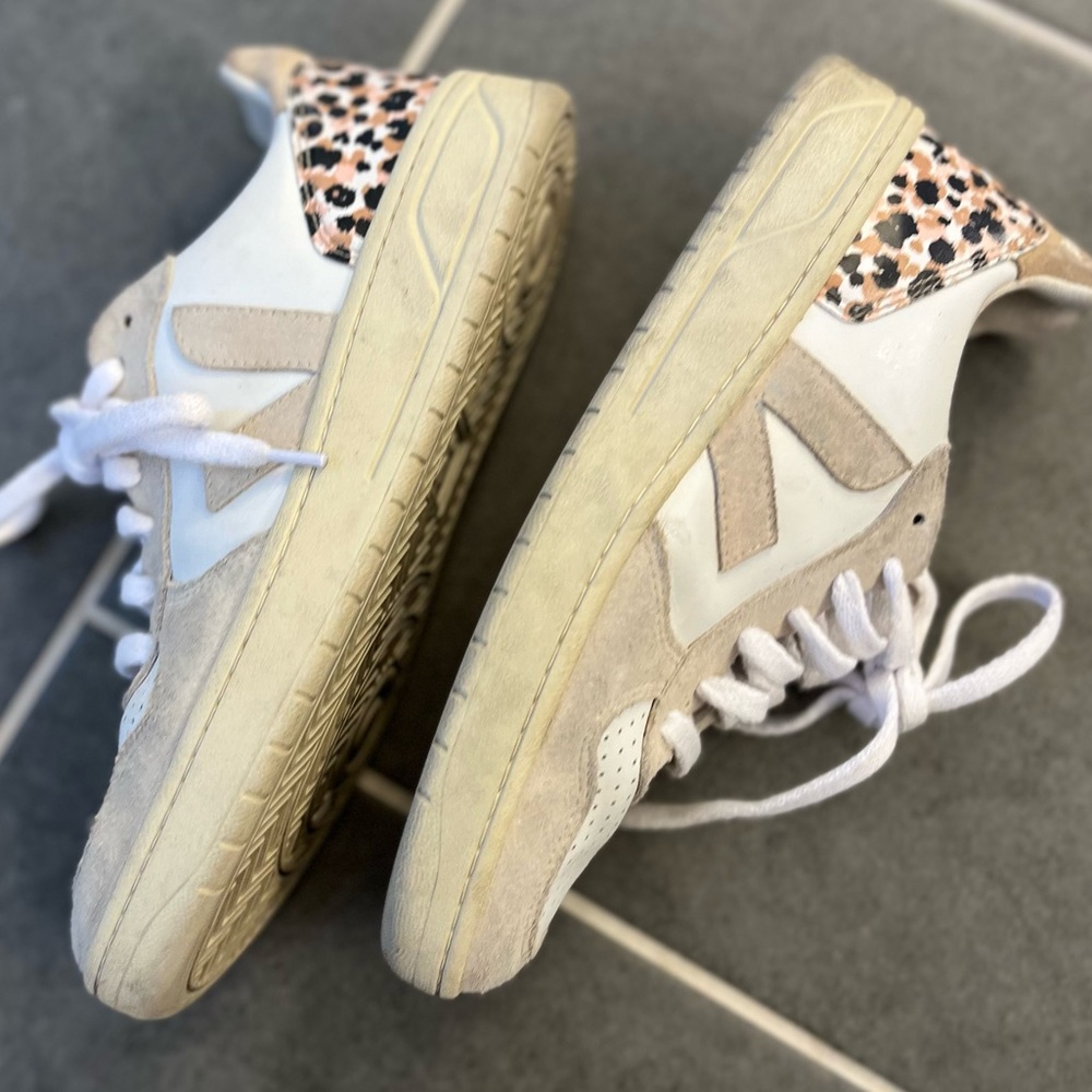 Madewell x Veja V-10 animal print